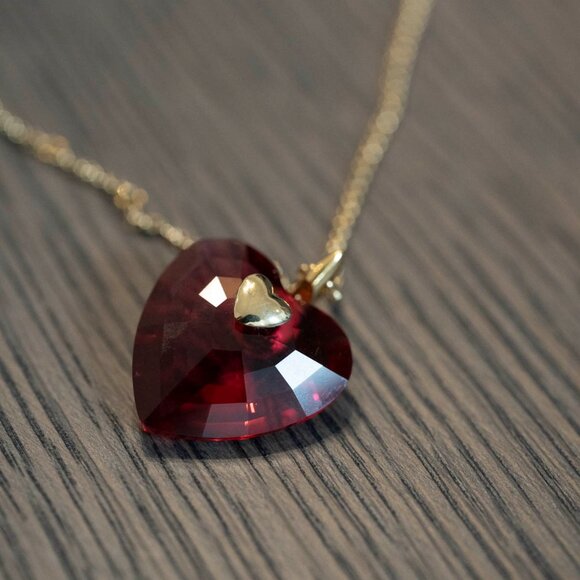 Beautiful Swarovski Heart Necklace - Picture 7 of 7